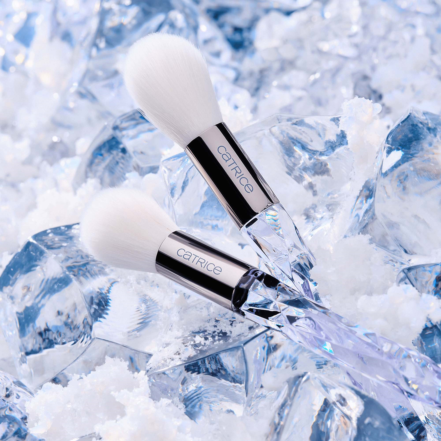 ARCTIC ILLUSION Highlighter Brush